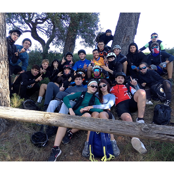 L’alumnat de 1r d’EAS recorre la serralada de Miramar en BTT