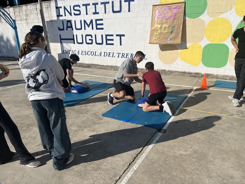 L'alumnat d'EAS organitza activitats pel Dia Mundial de Conscienciació sobre les Aturades Cardíaques