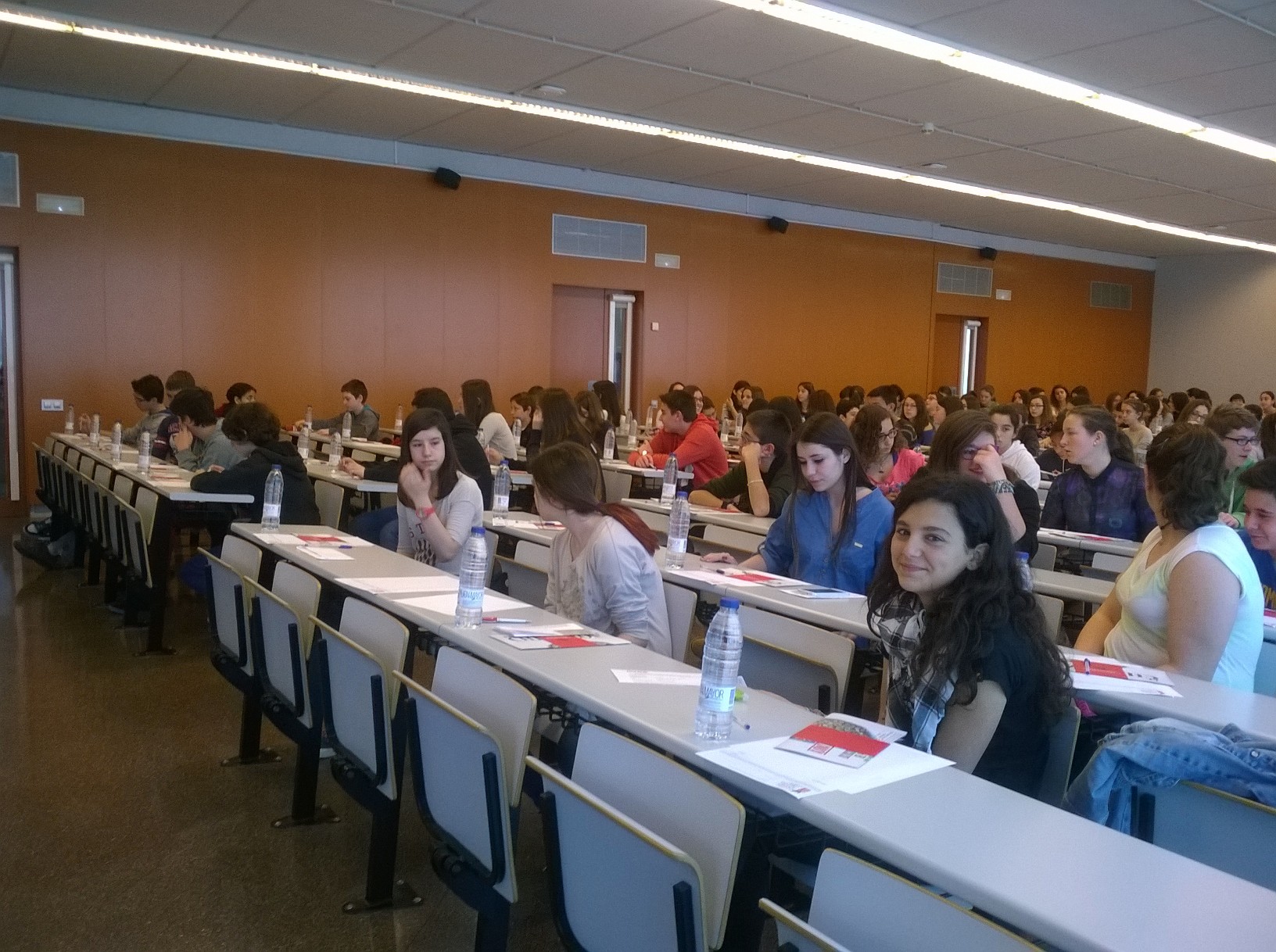 cola aula alumas 5 abril 2014